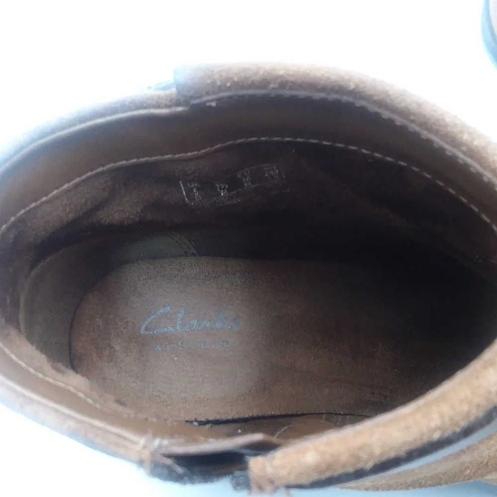 Clarks Ankle Boots Suede Leather Strap Accent Heel Booties‎ Size 7.5